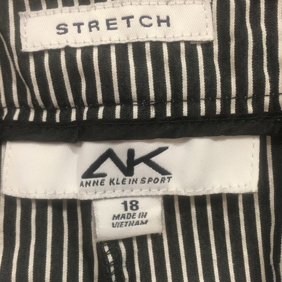 Anne Klein Sport Shorts - Picture 2 of 3